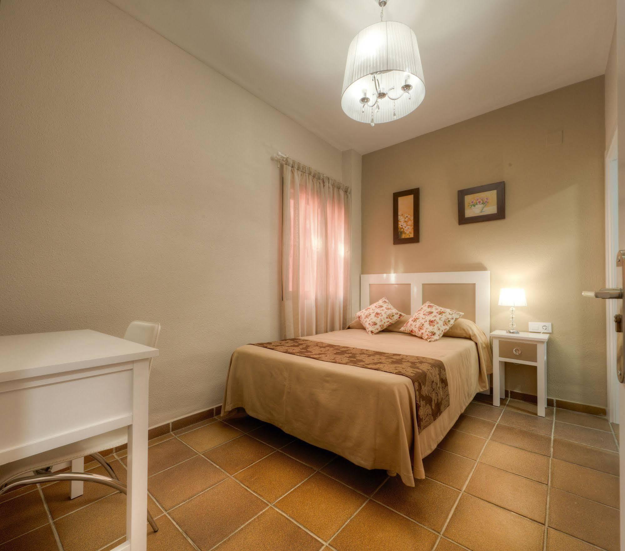 Hotel Dona Lina Seville Luaran gambar