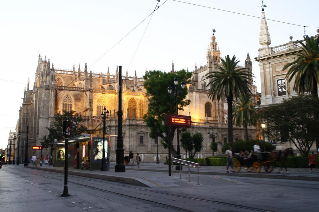 Hotel Dona Lina Seville Luaran gambar