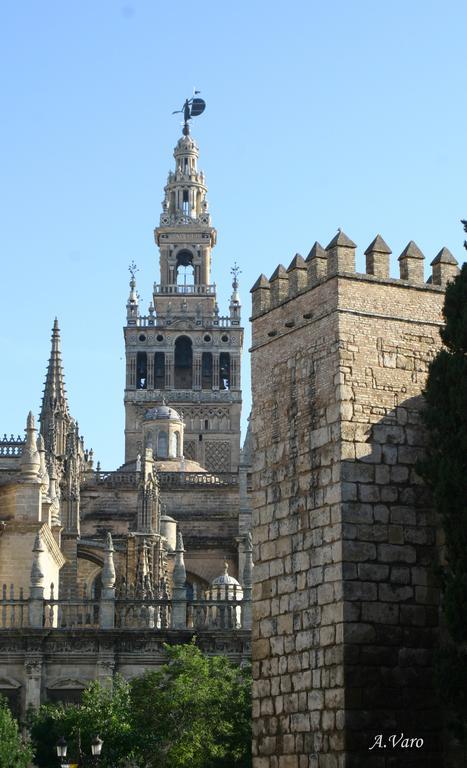 Hotel Dona Lina Seville Luaran gambar
