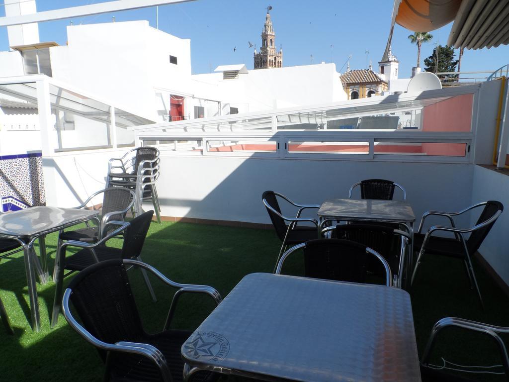 Hotel Dona Lina Seville Luaran gambar