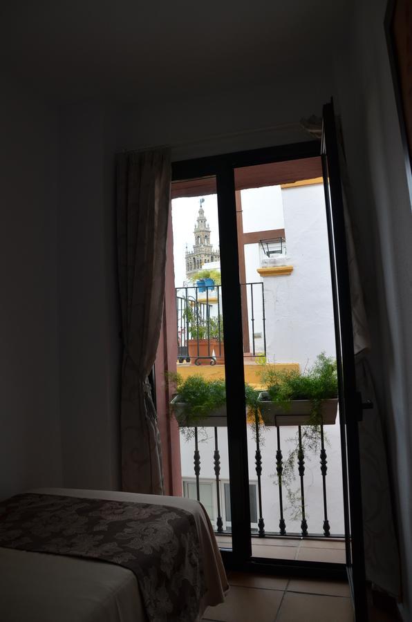 Hotel Dona Lina Seville Luaran gambar