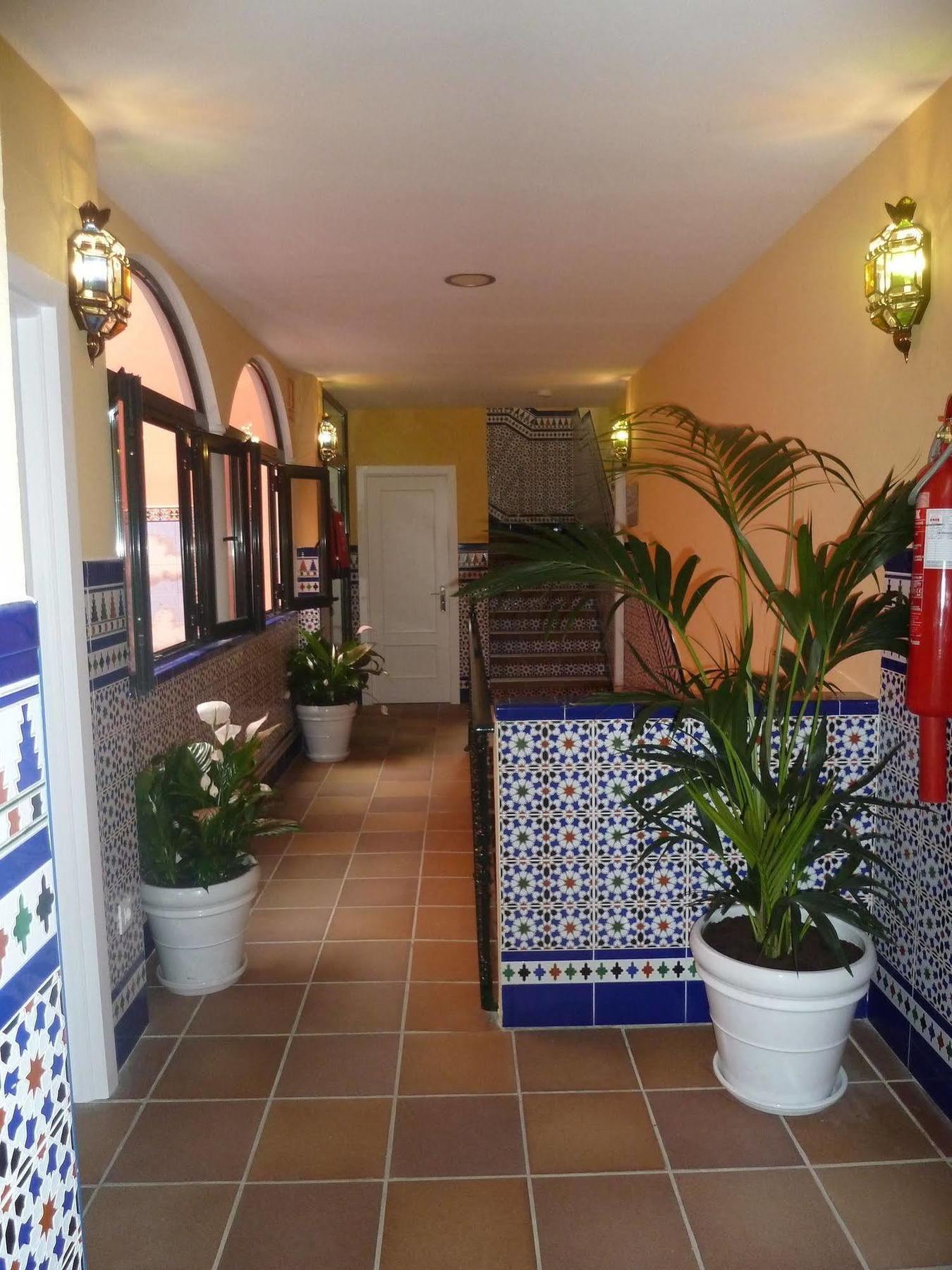 Hotel Dona Lina Seville Luaran gambar