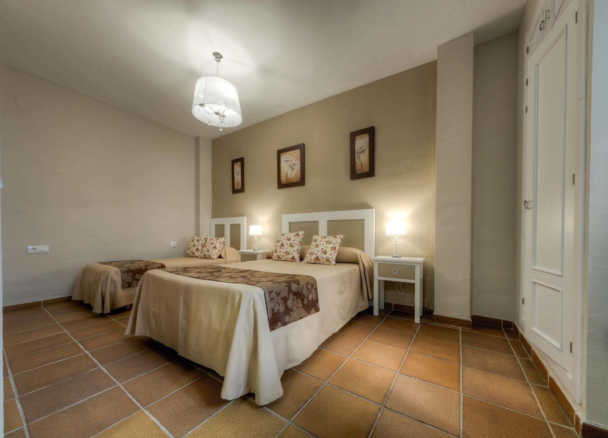 Hotel Dona Lina Seville Luaran gambar