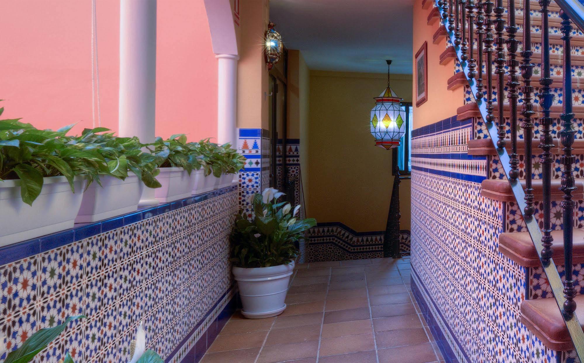 Hotel Dona Lina Seville Luaran gambar
