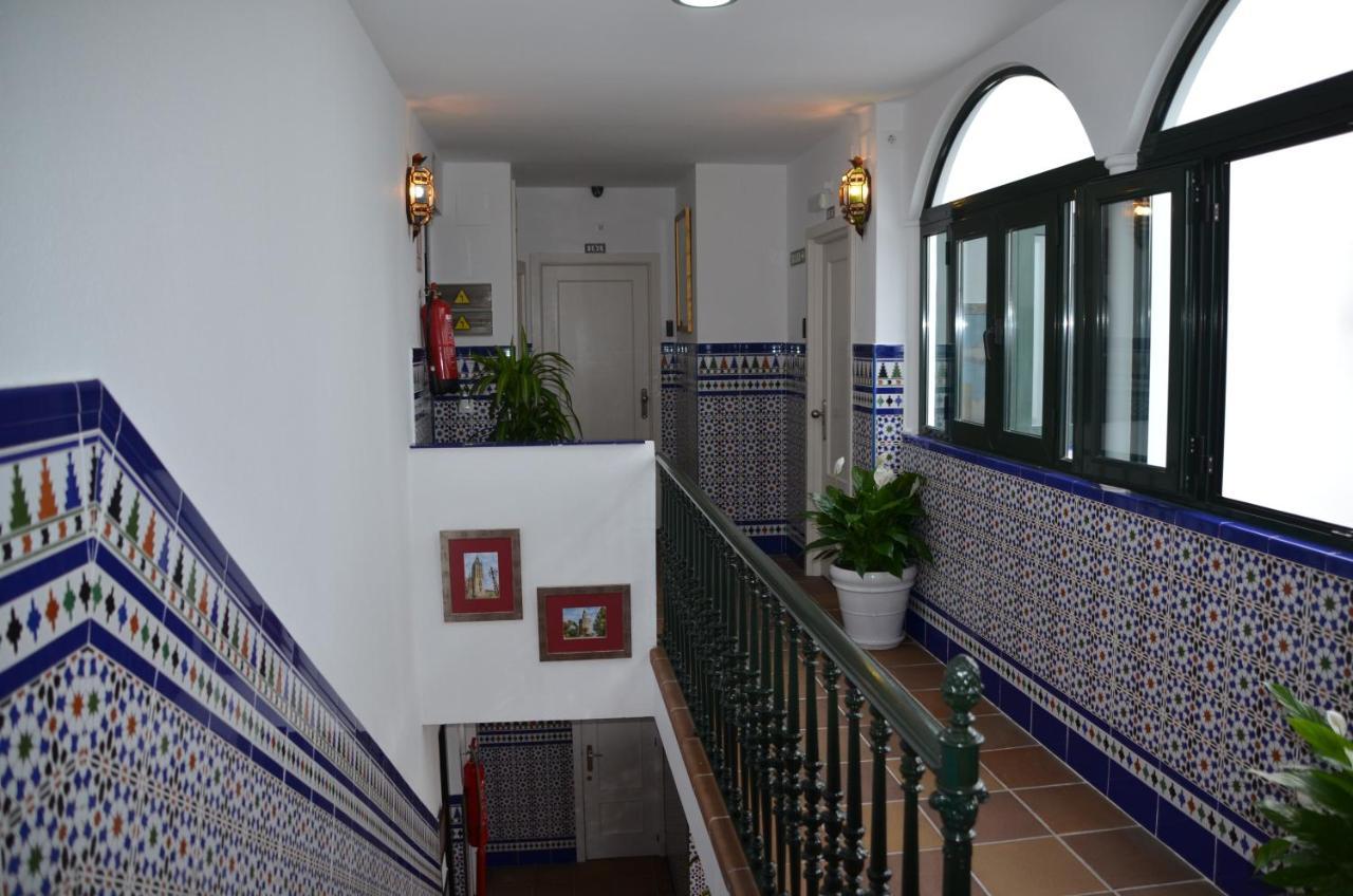 Hotel Dona Lina Seville Luaran gambar